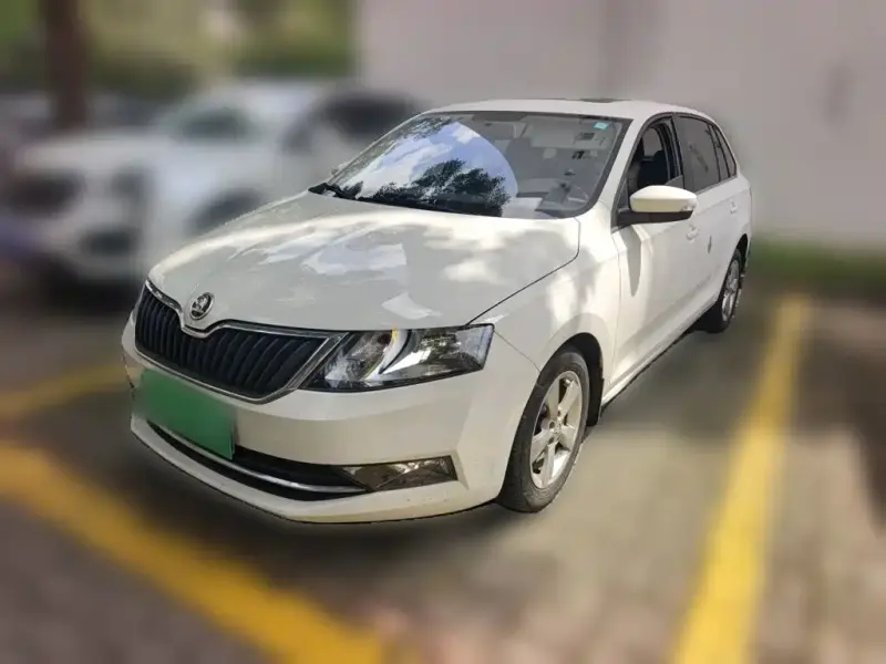 Skoda Rapid Spaceback 2019 версия 1.5L автомат Комфорт, 2019 — фото 1