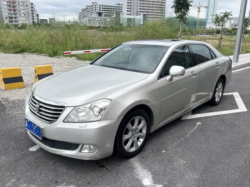 Toyota Crown, 2010