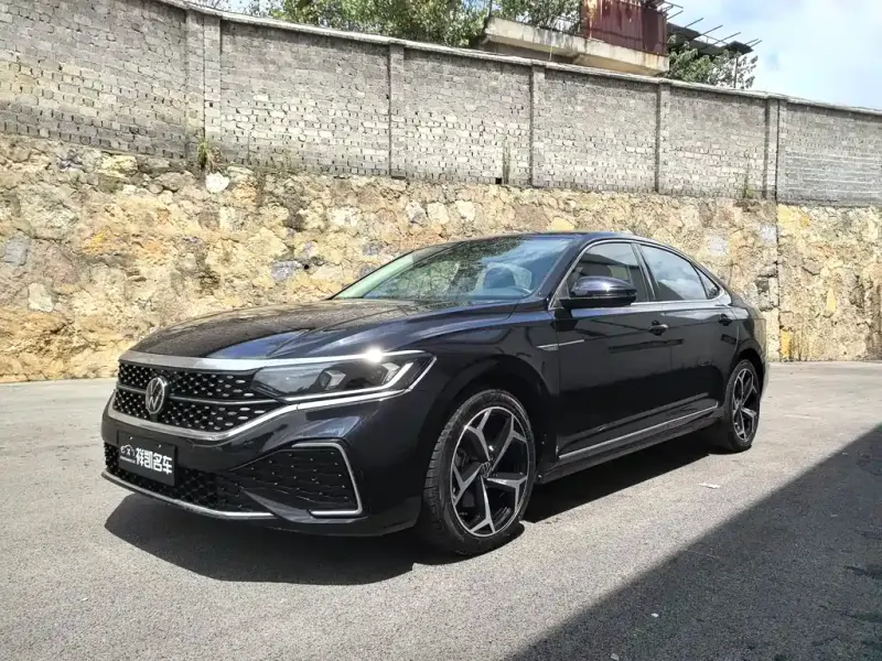 Volkswagen Passat, 2023