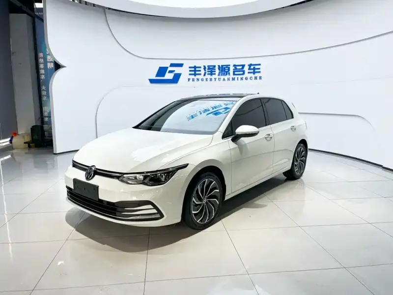 Volkswagen Golf, 2022