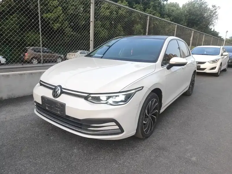 Volkswagen Golf, 2023