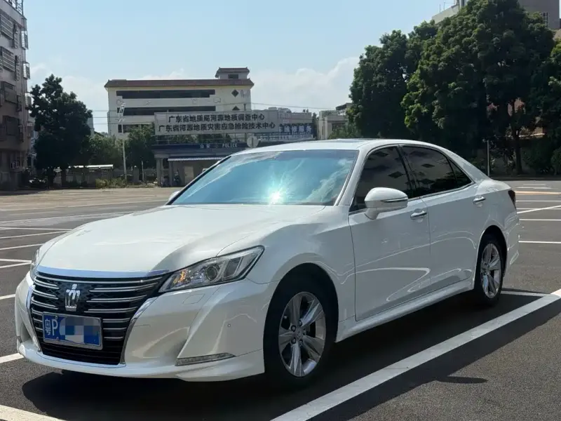 Toyota Crown, 2016