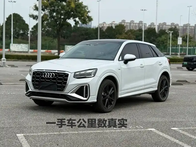 Audi Q2L, 2021