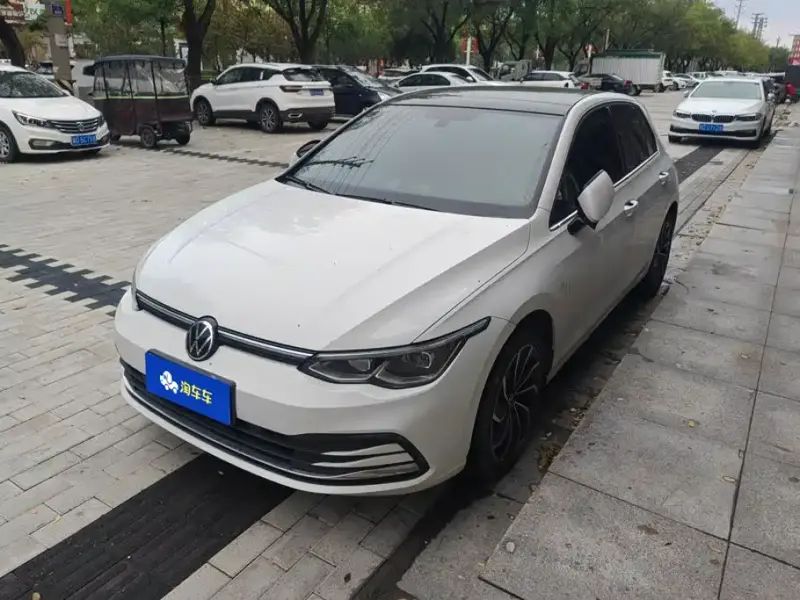 Volkswagen Golf, 2022