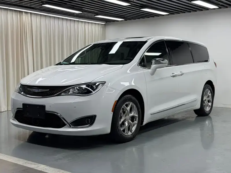 Chrysler Grand Voyager (Import) Chrysler Pacifica (Import) 2017 3.6L Premium Edition, 2019 — фото 1