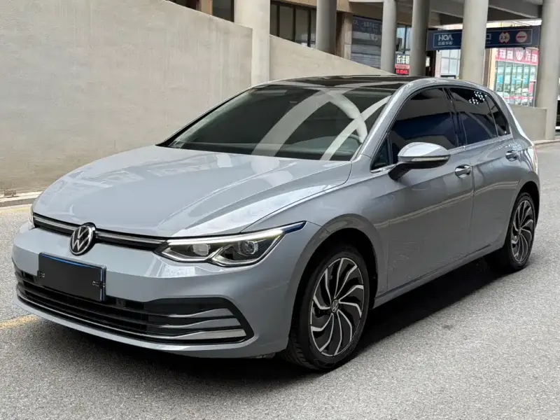 Volkswagen Golf, 2022