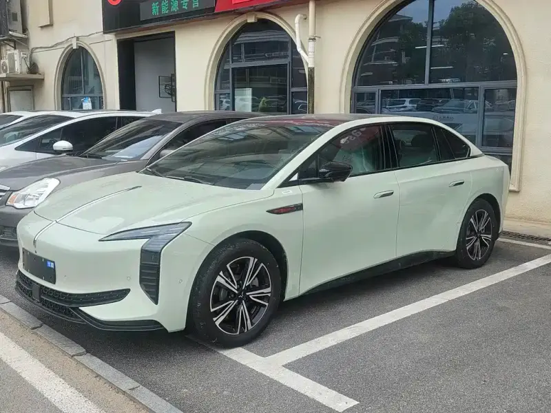 Hongqi EH7, 2026