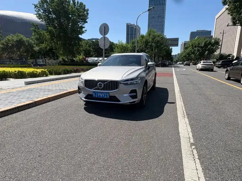 Volvo XC60, 2025