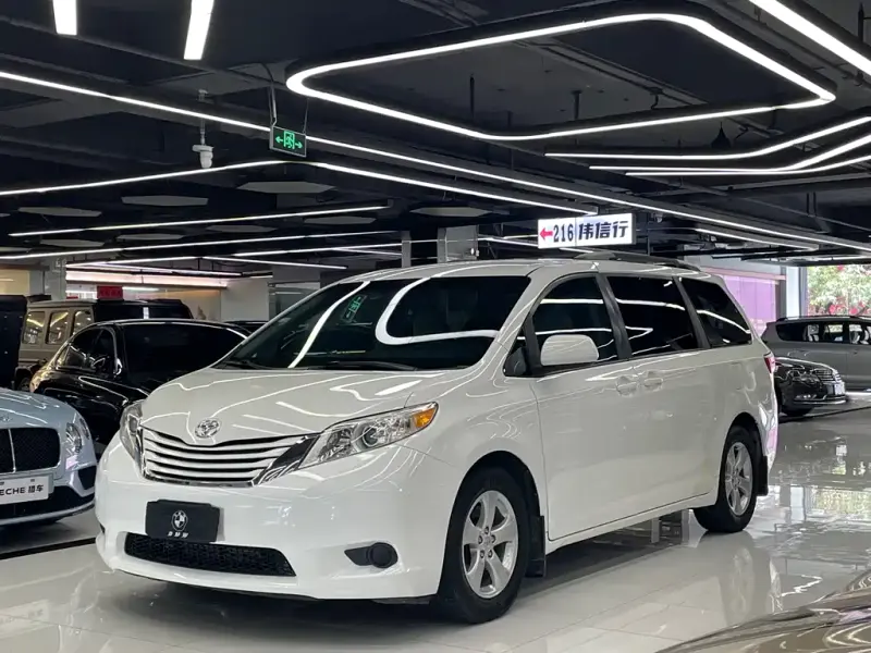 Toyota Sienna, 2016