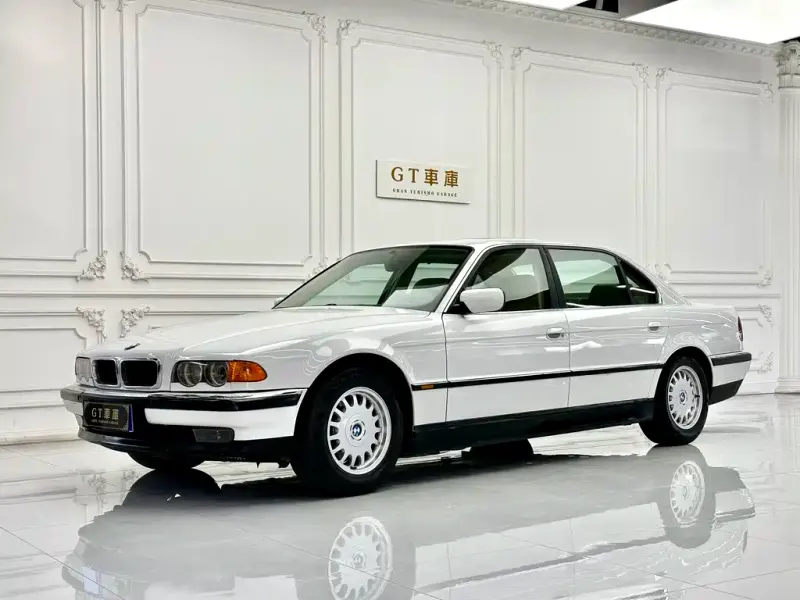 BMW 7 Series, 2001