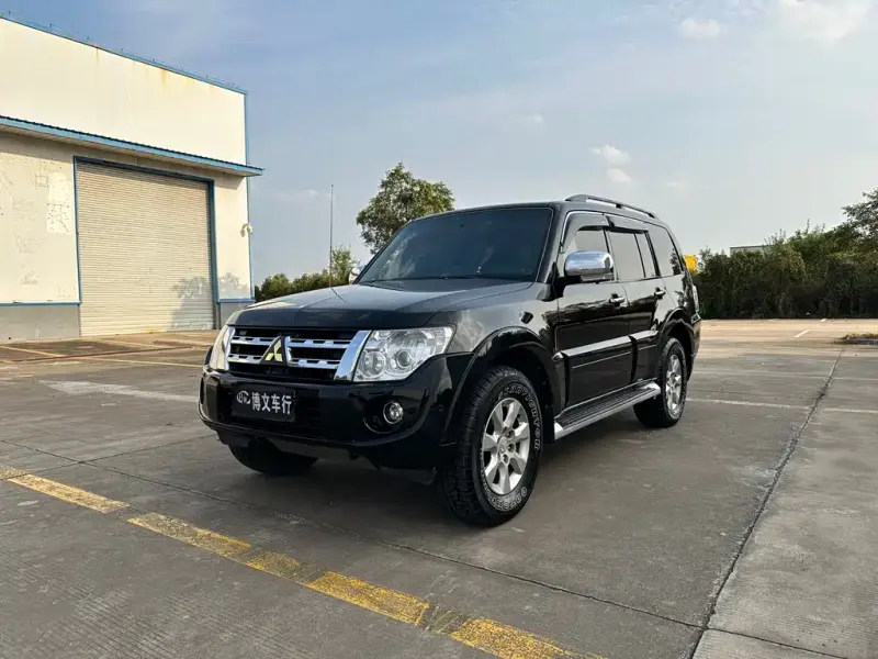 Mitsubishi Pajero (Import), 2014
