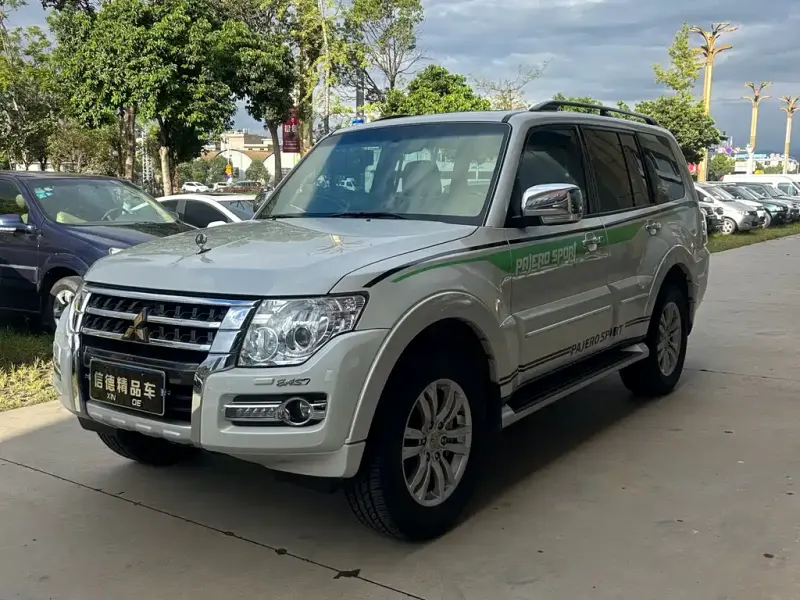 Mitsubishi Pajero (Import), 2020