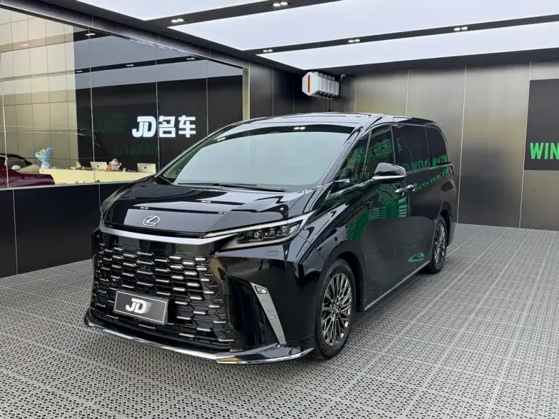 Lexus LM, 2024