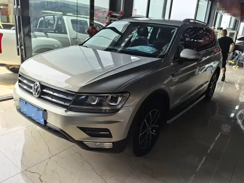 Volkswagen Tiguan L Volkswagen Tiguan L 2017 330TSI Auto 2WD Luxury Edition, 2017 — фото 1