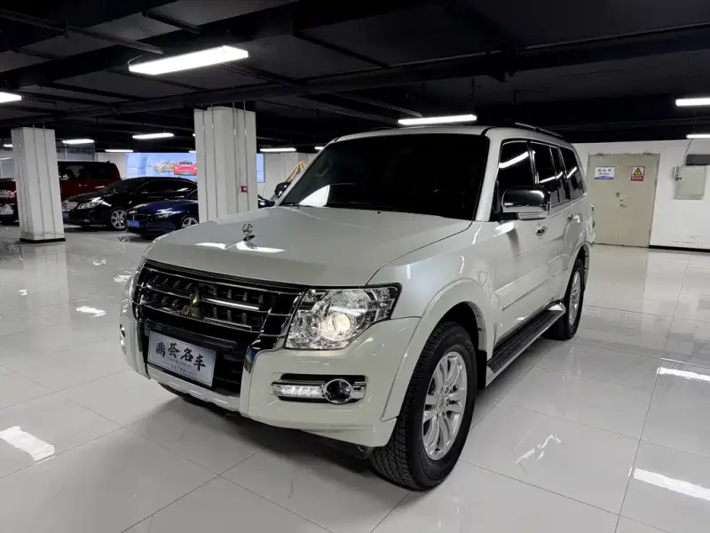 Mitsubishi Pajero (Import), 2020