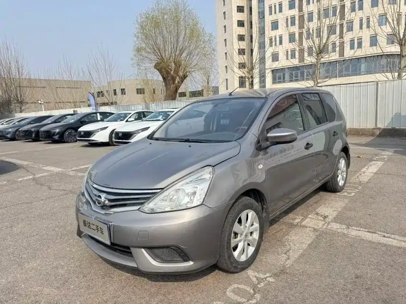 Nissan Livina, 2015
