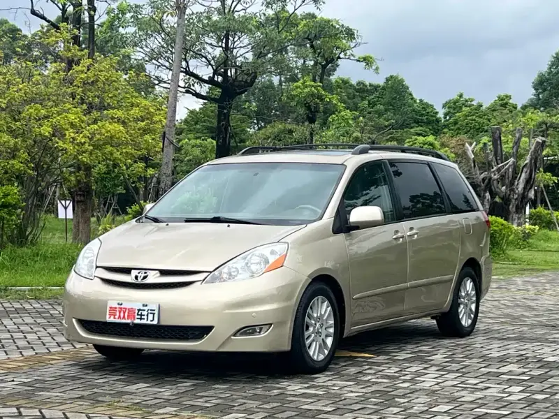 Toyota Sienna, 2010