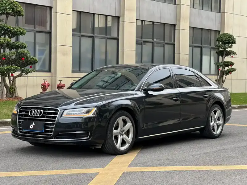 Audi A8, 2015