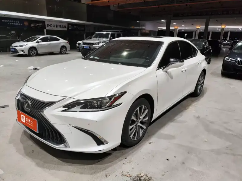 Lexus ES, 2020