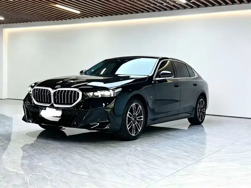 BMW 5 Series, 2025