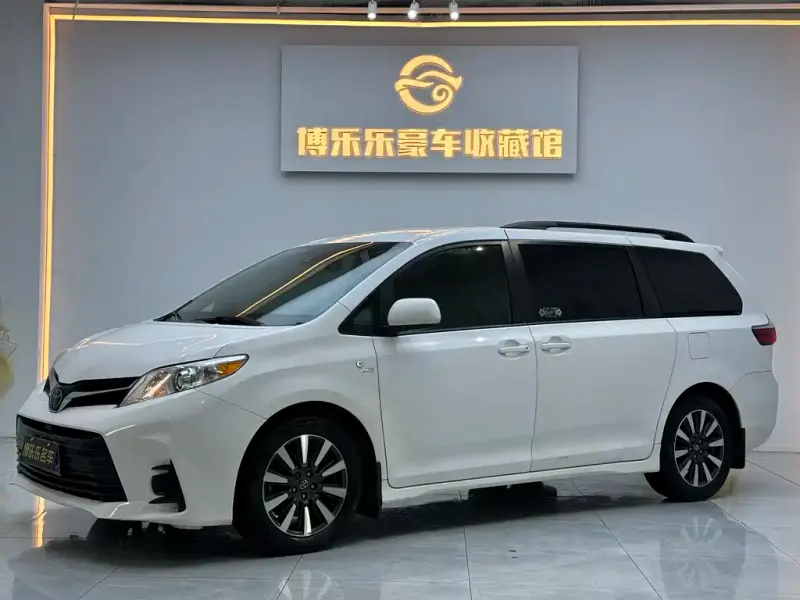 Toyota Sienna, 2020 — фото 1