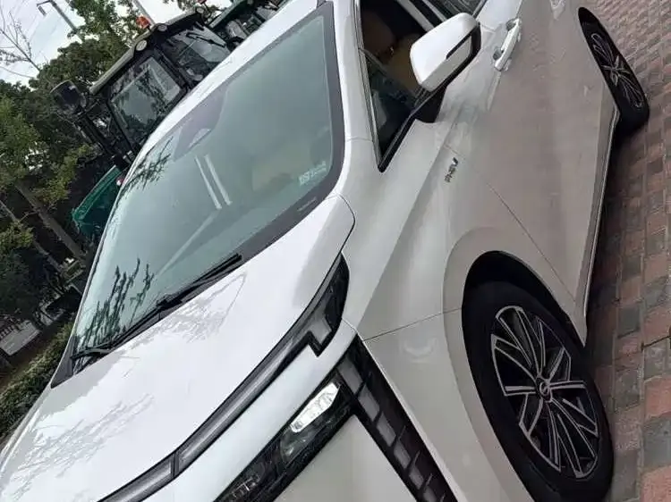 GAC Motor E8 PHEV, 2024