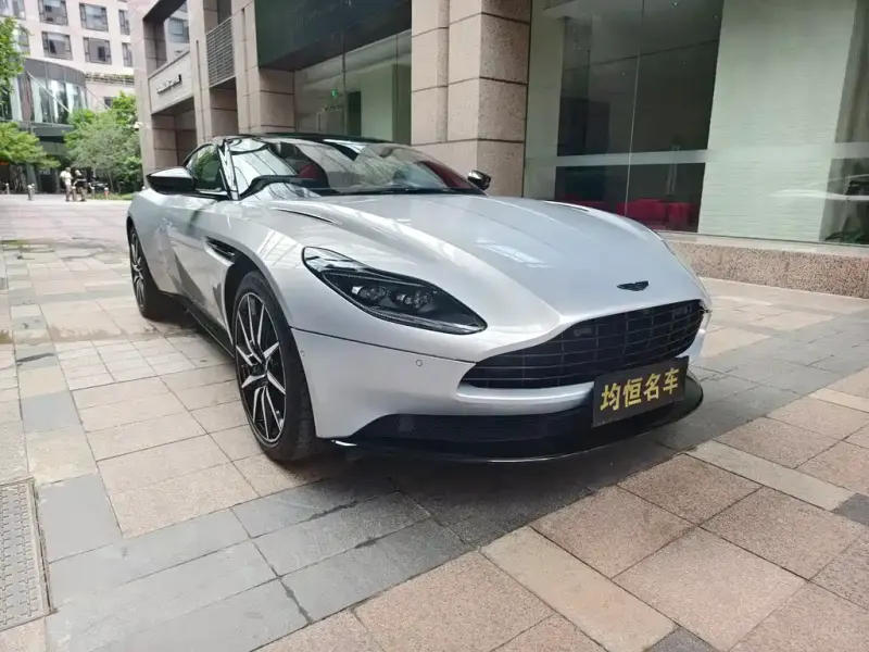 Aston Martin DB11, 2022