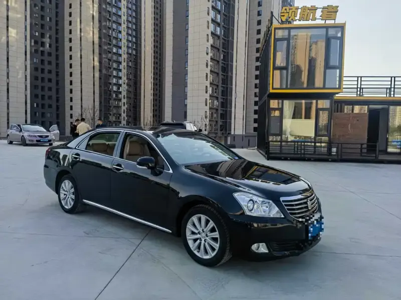 Toyota Crown, 2010