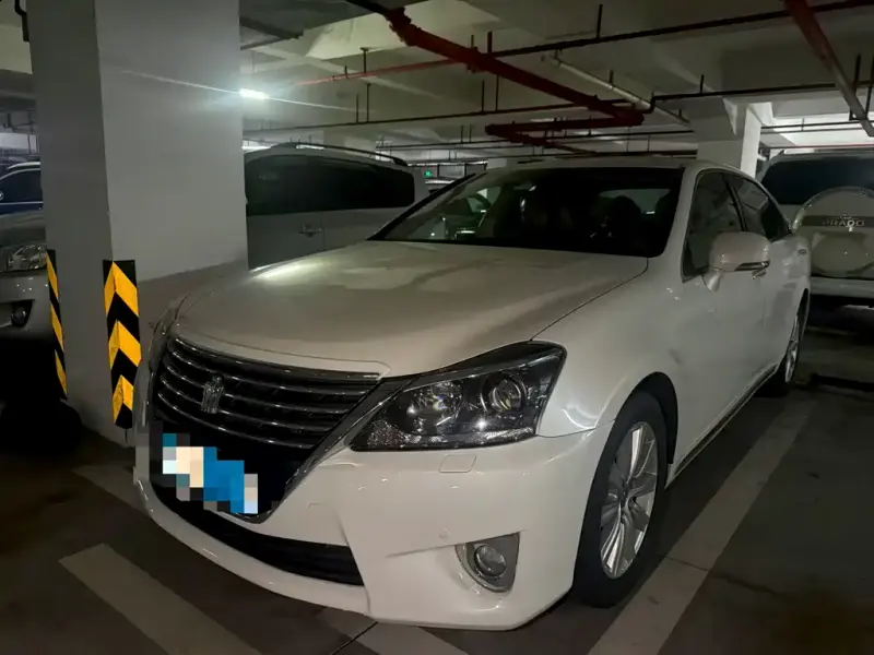 Toyota Crown, 2014