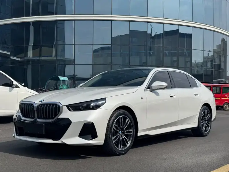BMW 5 Series, 2025
