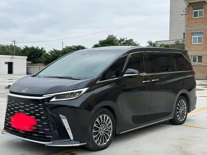 Lexus LM, 2025