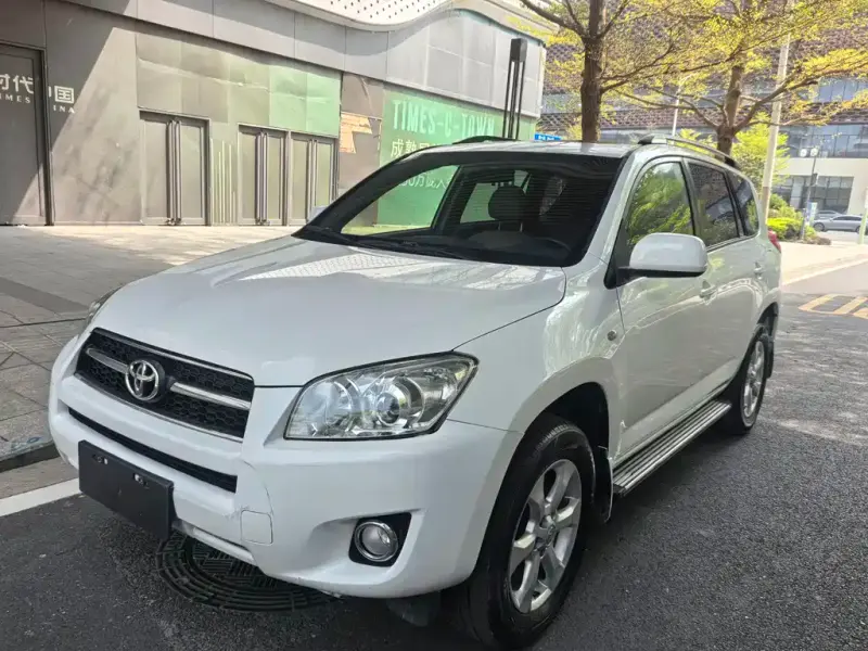 Toyota RAV4, 2011