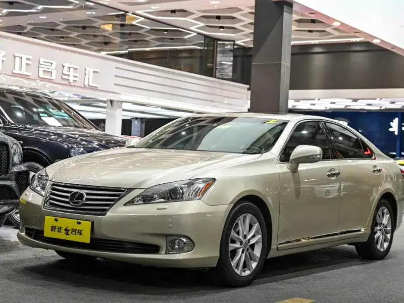 Lexus ES, 2010 — фото 1
