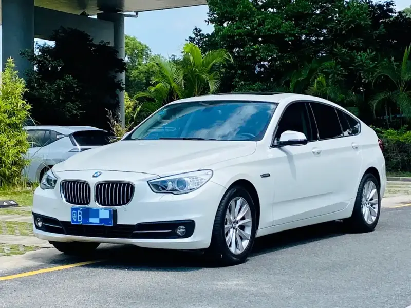 BMW 5 Series GT, 2015 — фото 1