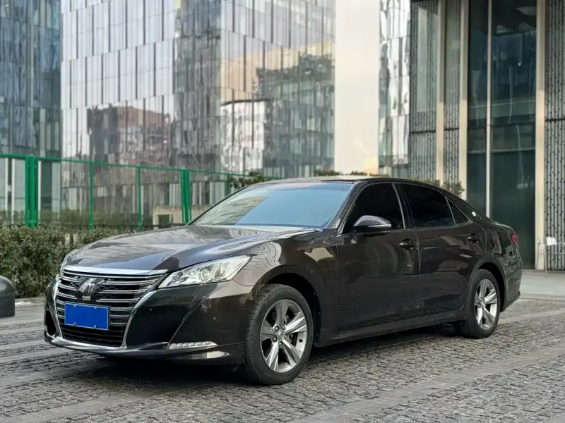 Toyota Crown, 2016