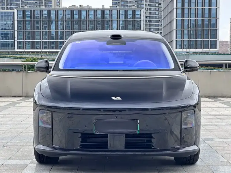 Li Auto i8, 2025