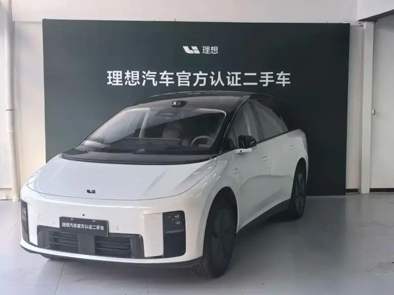Li Auto i8, 2025