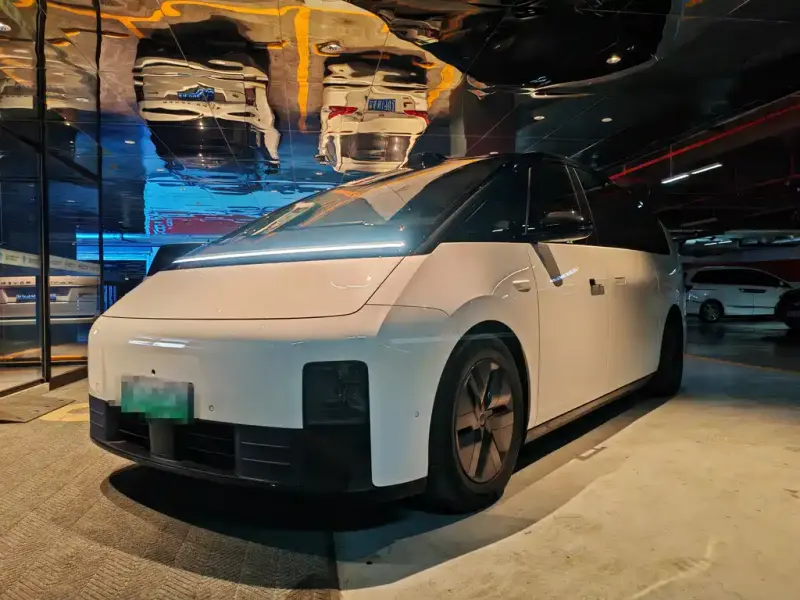 Li Auto Li MEGA, 2025