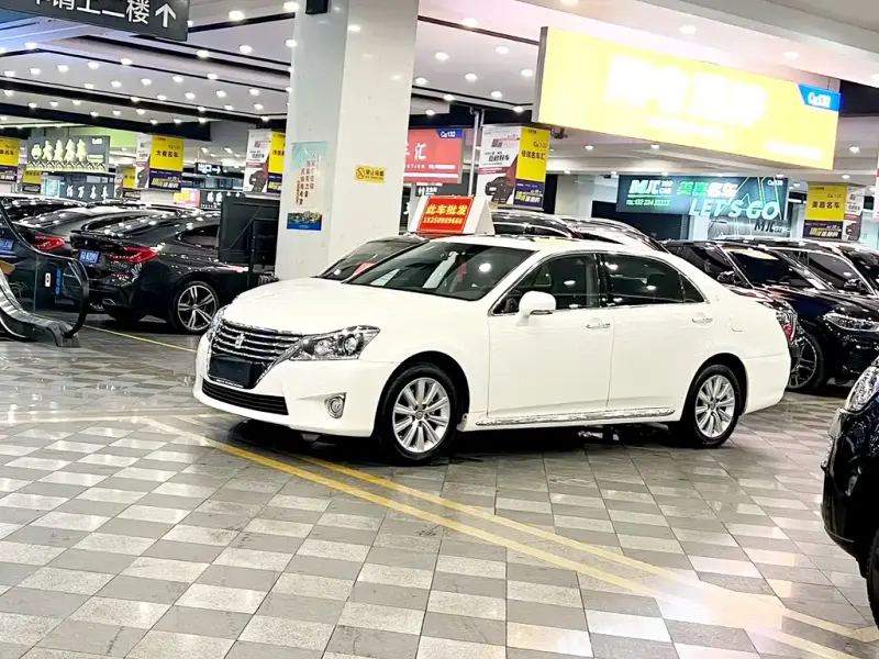 Toyota Crown, 2014