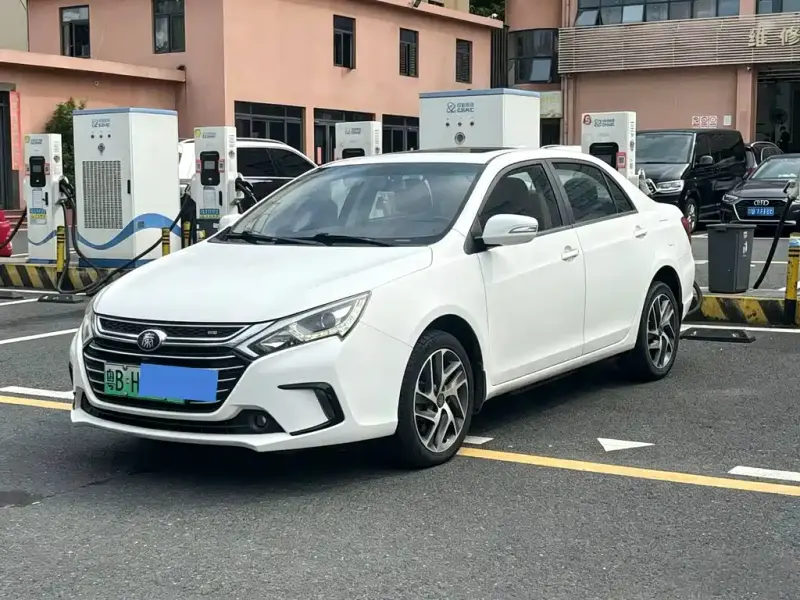 BYD Qin NEV, 2017 — фото 1