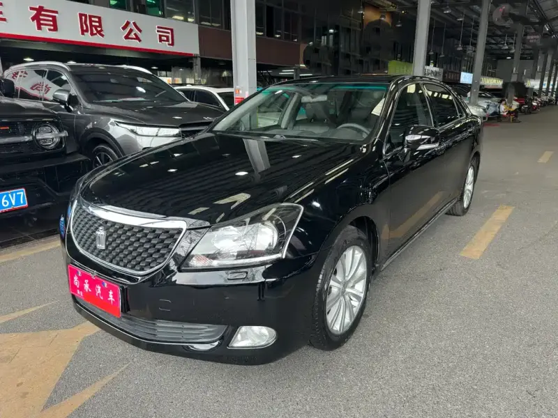 Toyota Crown, 2012