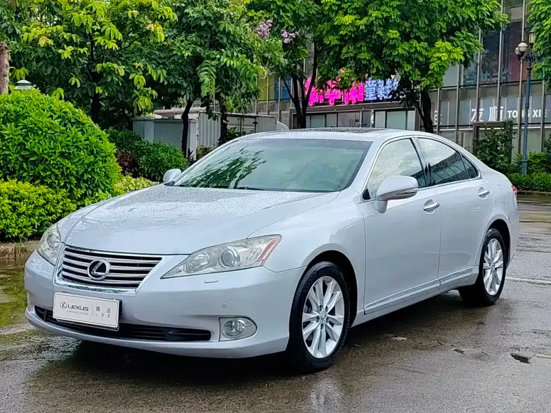 Lexus ES, 2010