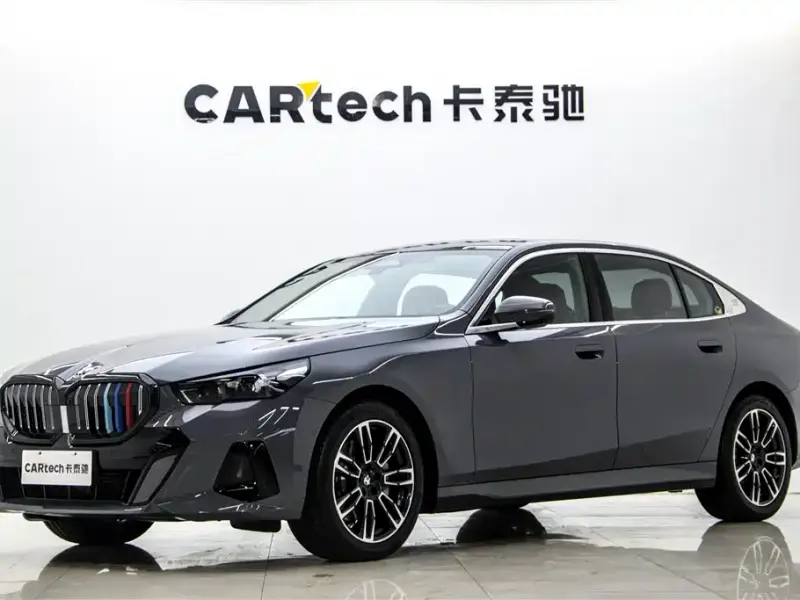 BMW 5 Series, 2025