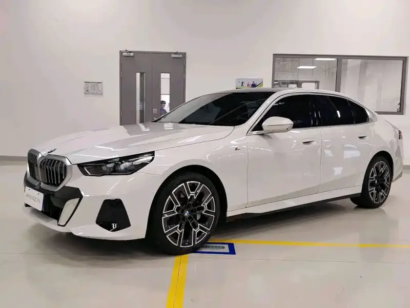 BMW 5 Series, 2025