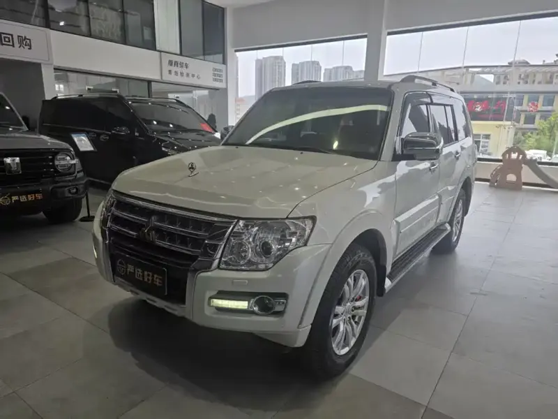 Mitsubishi Pajero (Import), 2019