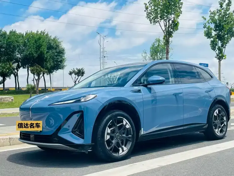 Hongqi 06, 2025