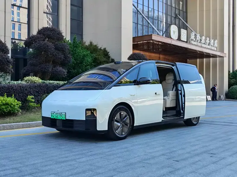 Li Auto Li MEGA, 2025