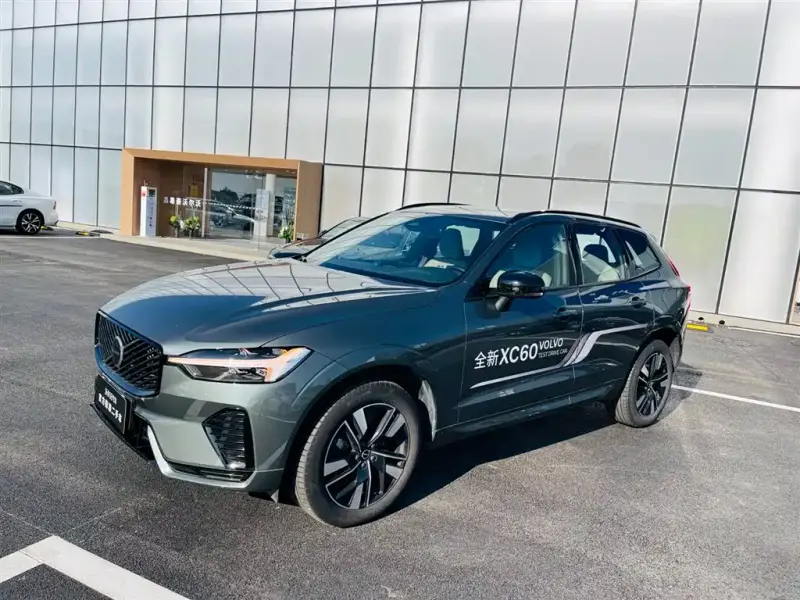 Volvo XC60, 2025