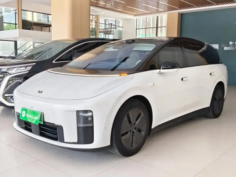 Li Auto i8, 2025