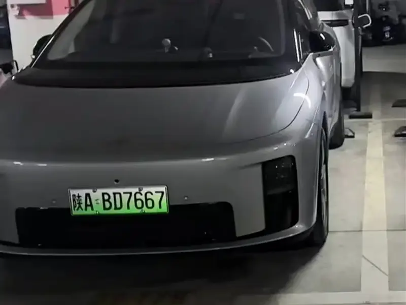 Li Auto i8, 2025